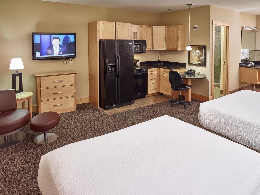 Livinn Hotel Minneapolis North / Fridley Exteriör bild