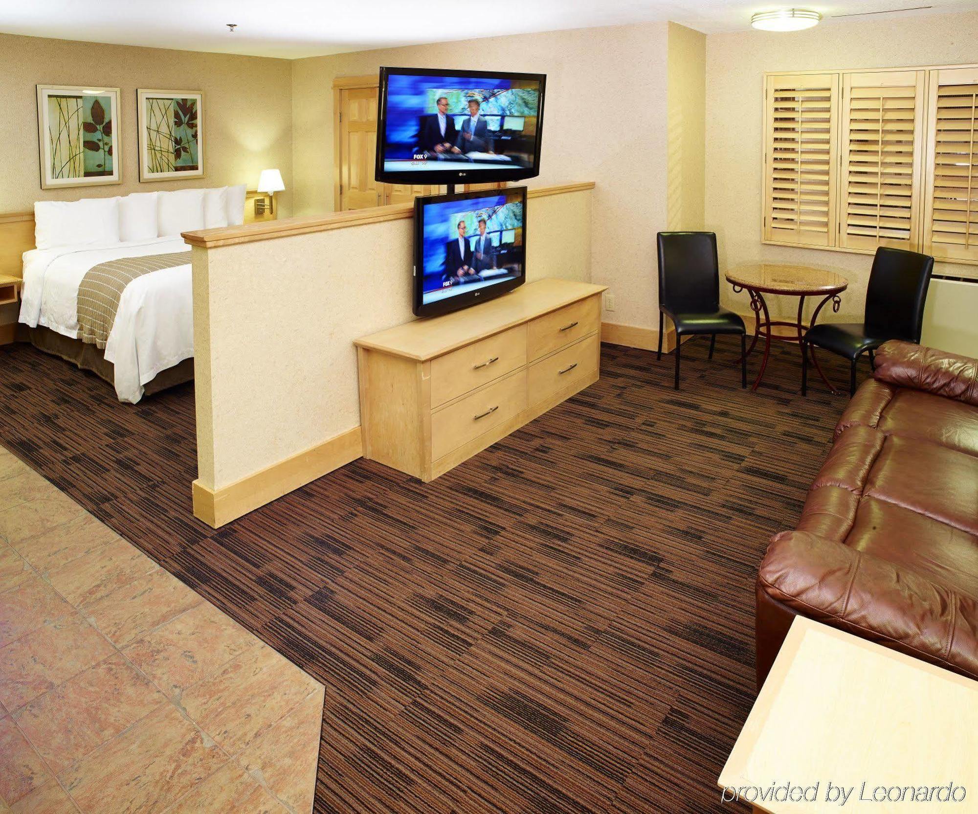 Livinn Hotel Minneapolis North / Fridley Exteriör bild