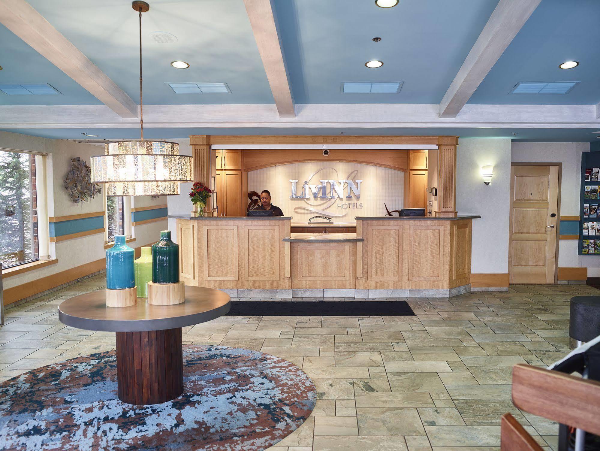 Livinn Hotel Minneapolis North / Fridley Exteriör bild