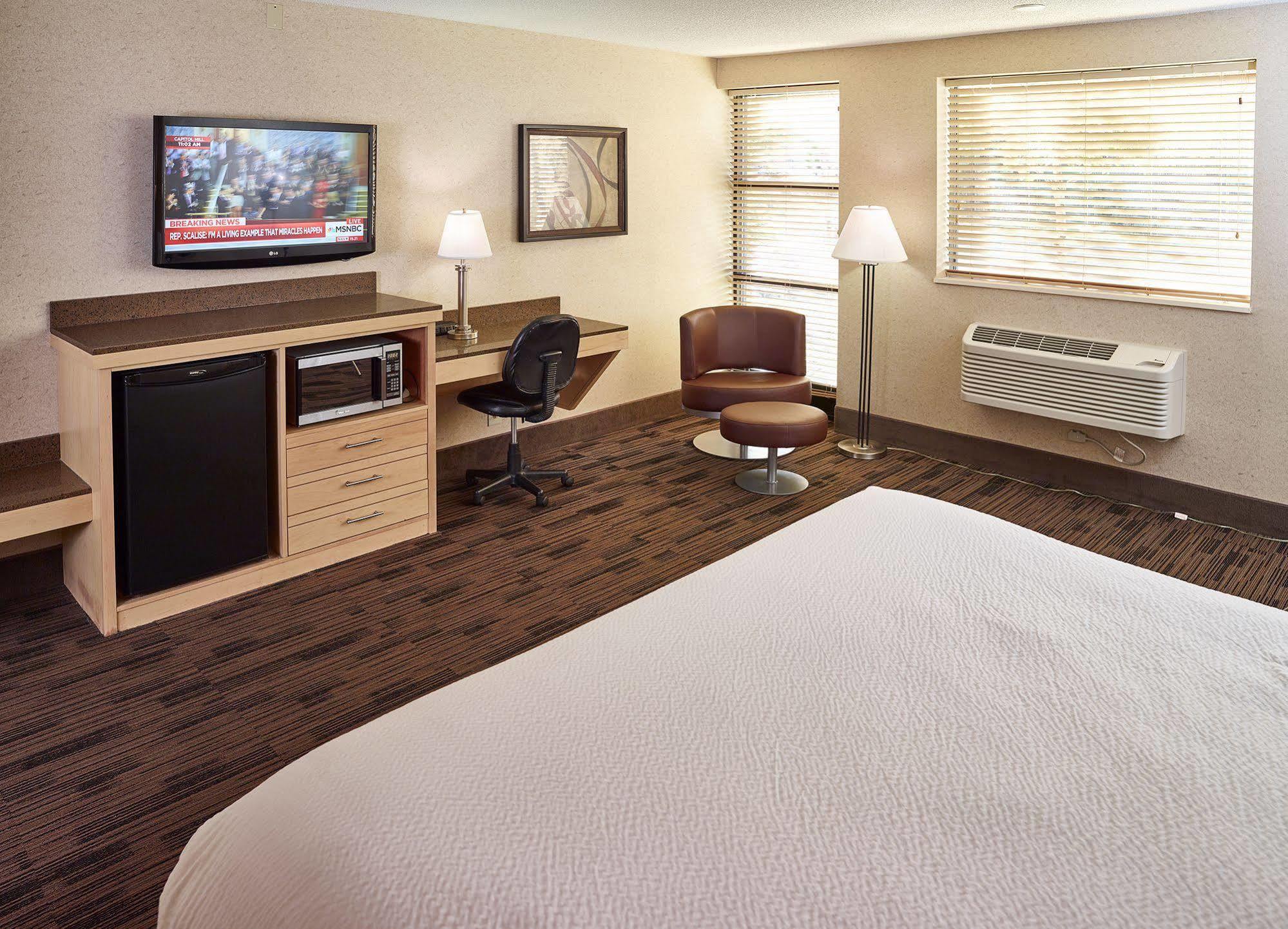 Livinn Hotel Minneapolis North / Fridley Exteriör bild