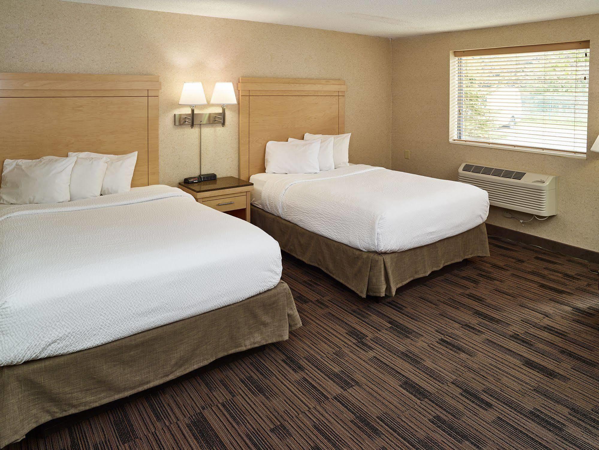 Livinn Hotel Minneapolis North / Fridley Exteriör bild