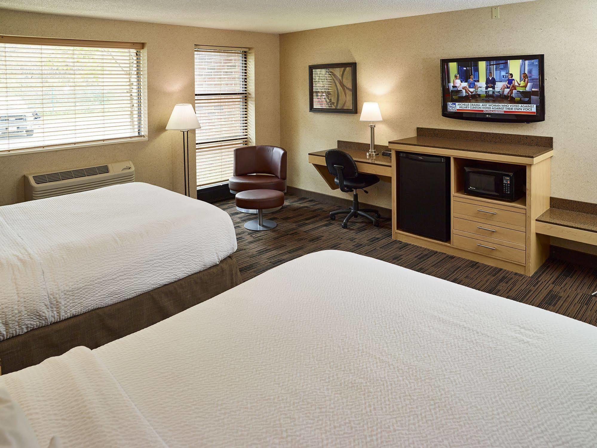 Livinn Hotel Minneapolis North / Fridley Exteriör bild