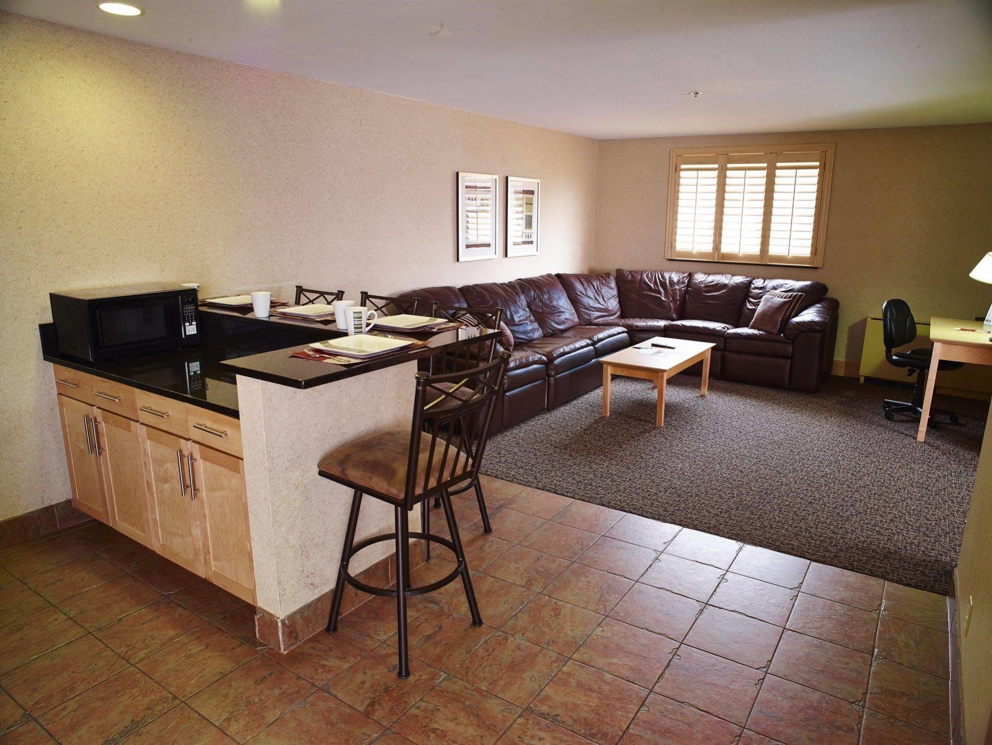 Livinn Hotel Minneapolis North / Fridley Exteriör bild
